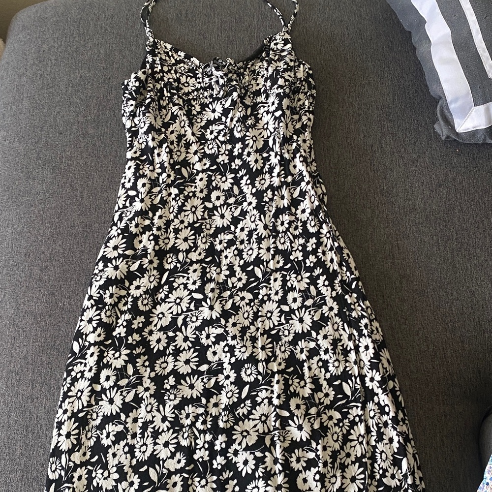 Forever 21 Black and White Floral Midi Dress